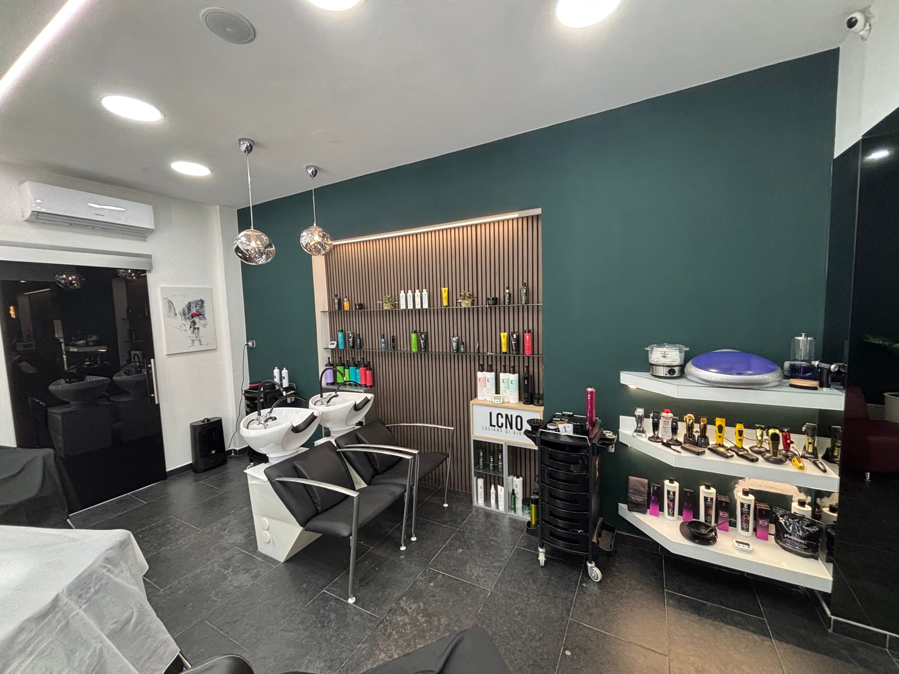Area lavaggio e prodotti professionali